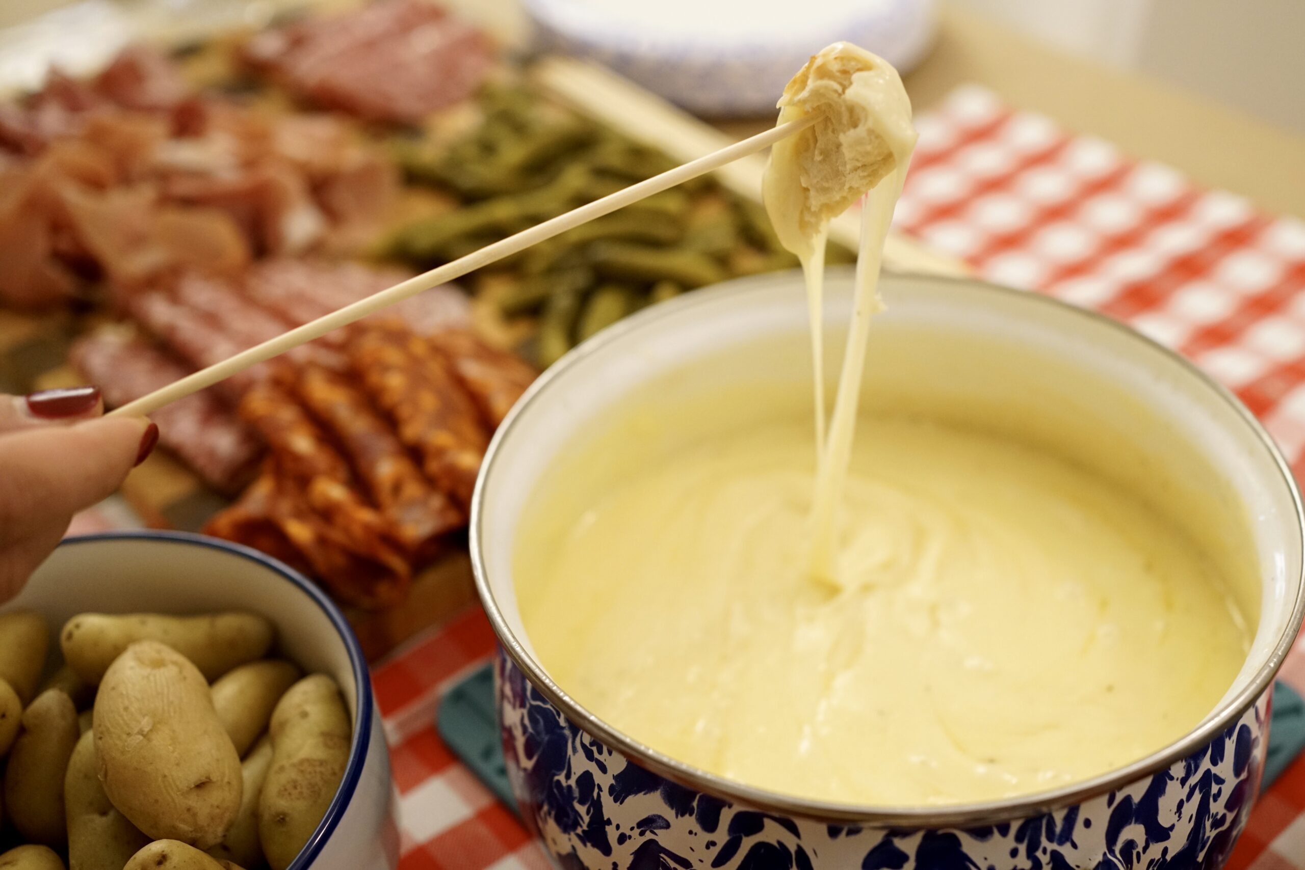 How to Host a Fondue Night