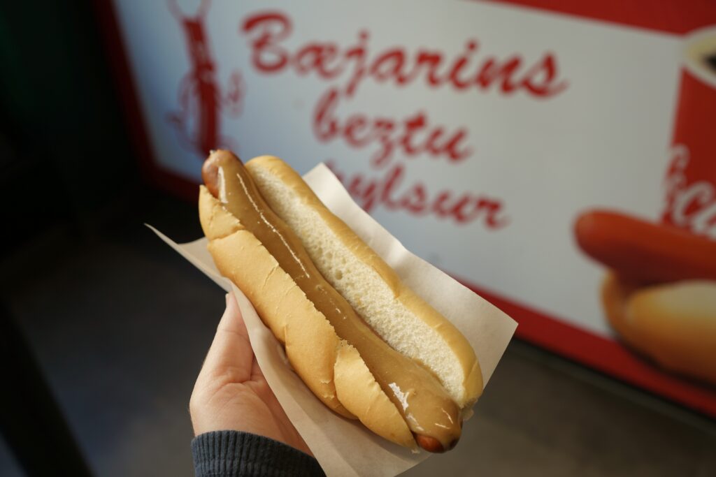 An Icelandic hot dog from Bæjarins Beztu Pylsur with sweet mustard